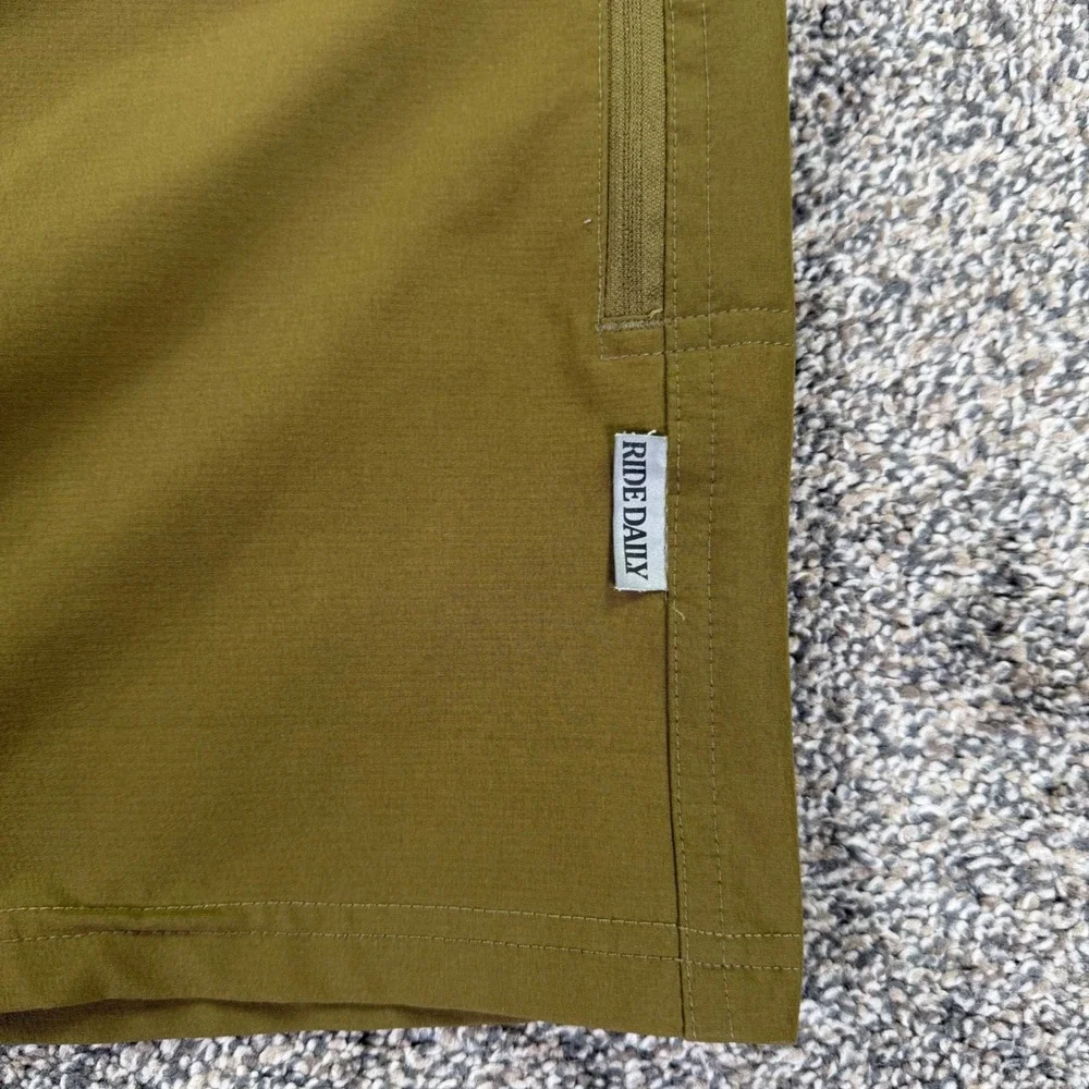 Club Ride Mountain Bike Shorts Olive Green Men Medium Zipper Pockets Active MTB